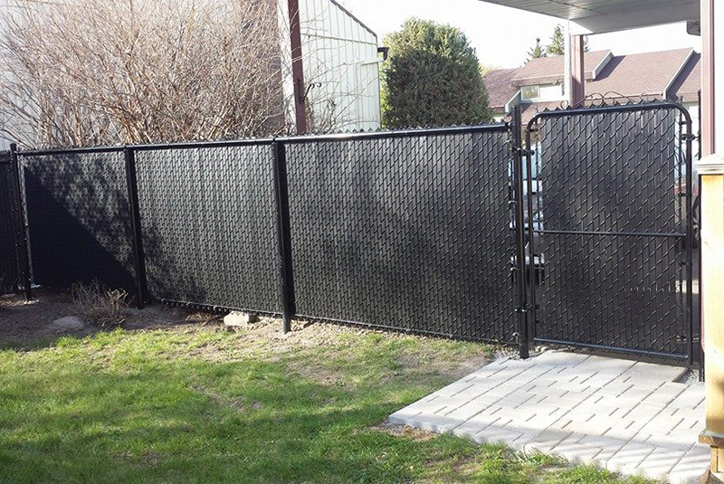 Clôtures Lessard - Installation de clôture et barrière Frost noire type  maille de chaine à Varennes sur la rive-sud de Montréal